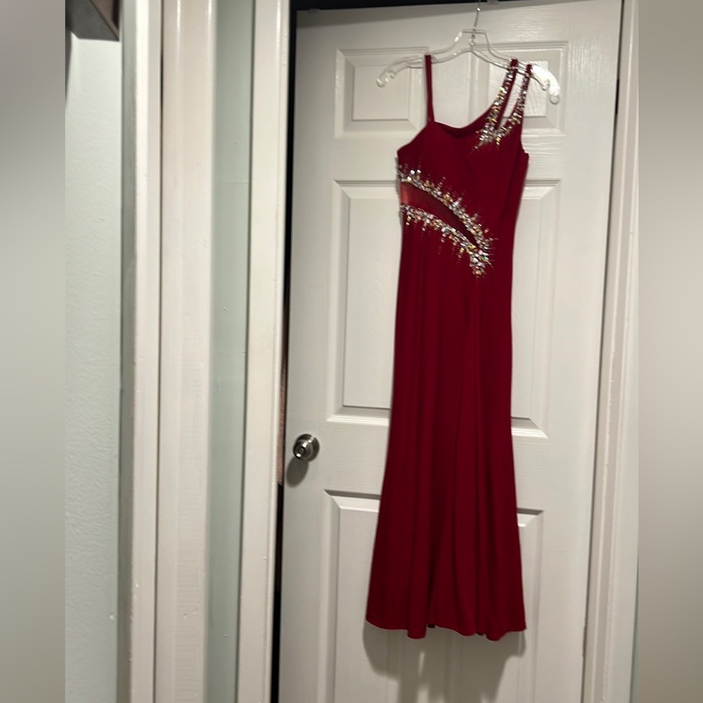 Beautiful dress from “Royal queen collection” worn 1x